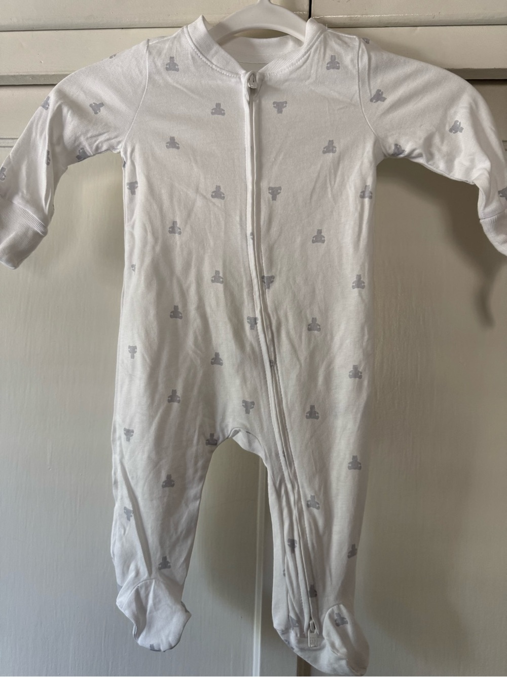 GAP Baby Footed One-Piece Zipper White Cotton Pajamas 3-6m